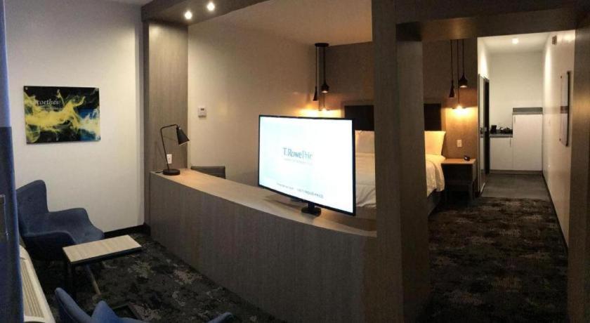 Hotel Bella Jersey Village Экстерьер фото